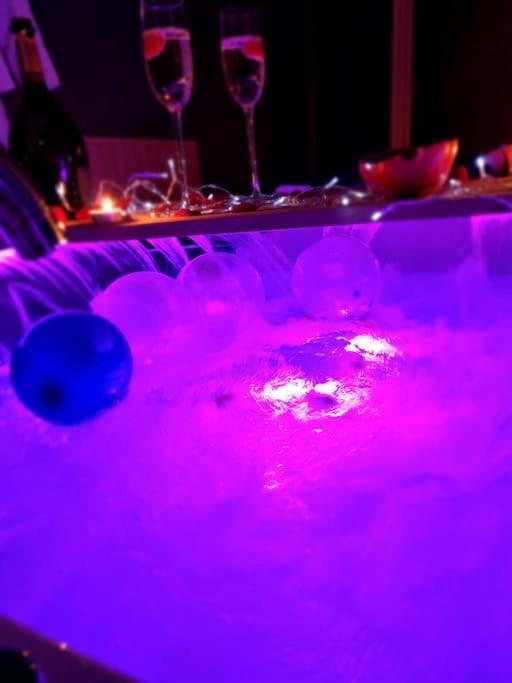 Royal Room Jacuzzi Haut De Gamme Centre Ville Mulhouse Exterior photo